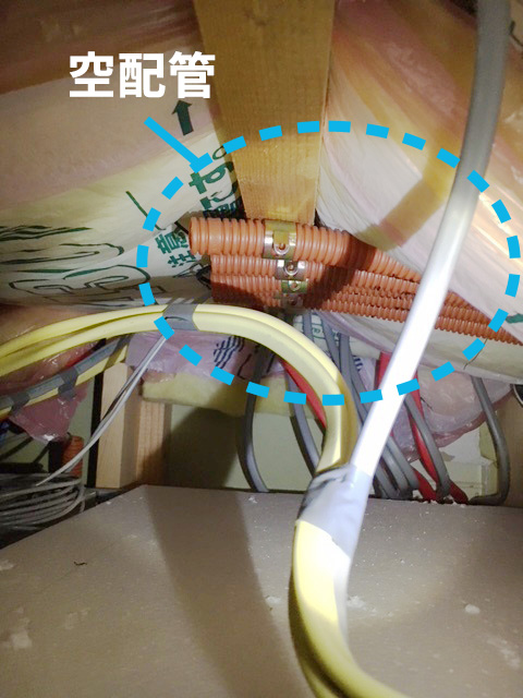 屋根裏屋根裏・浴室内点検口